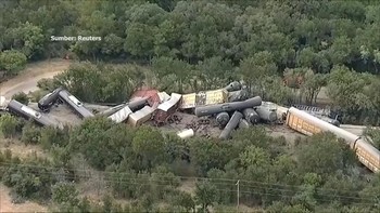 Video: Kereta Barang Alami Kecelakaan, 35 Gerbong Saling Bertumpukan