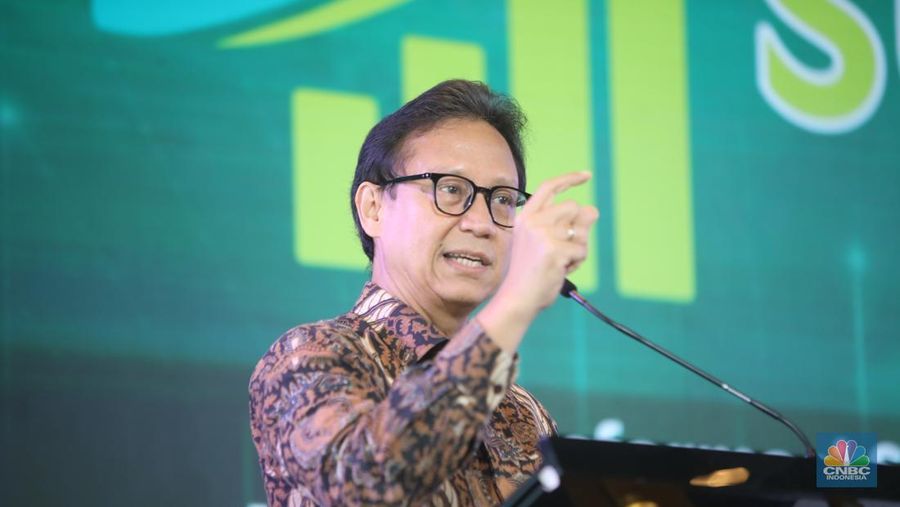 Menteri Kesehatan, Budi Gunadi Sadikin menyampaikan paparan dalam acara Health Summit di 25hours Hotel The Oddbird, Jakarta, Rabu (13/8/2025). (CNBC Indonesia/Faisal Rahman)