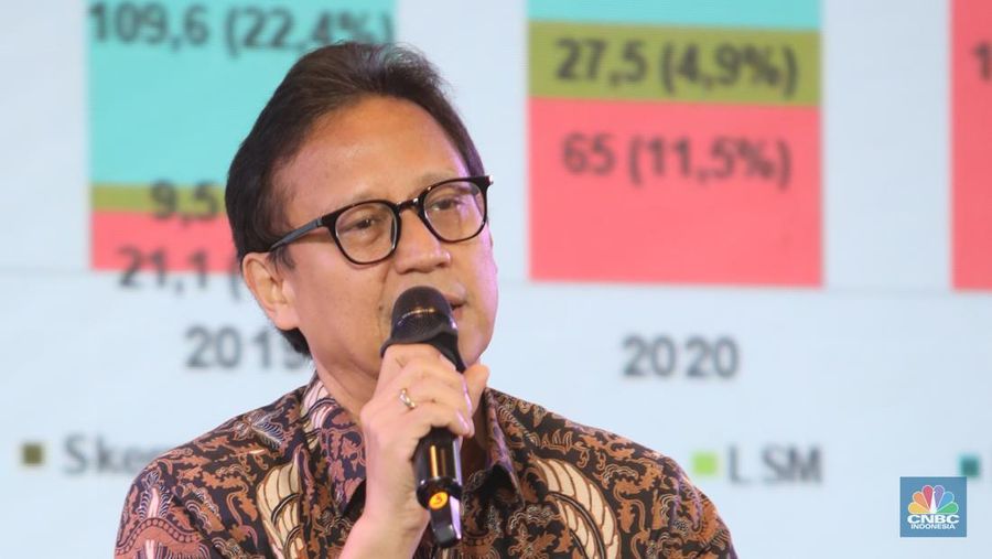 Menteri Kesehatan, Budi Gunadi Sadikin menyampaikan paparan dalam acara Health Summit di 25hours Hotel The Oddbird, Jakarta, Rabu (13/8/2025). (CNBC Indonesia/Faisal Rahman)