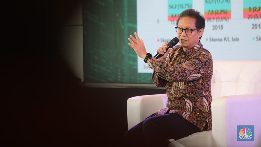 Menteri Kesehatan, Budi Gunadi Sadikin menyampaikan paparan dalam acara Health Summit di 25hours Hotel The Oddbird, Jakarta, Rabu (13/8/2025). (CNBC Indonesia/Faisal Rahman)