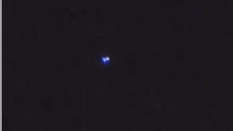 Tangkapan Layar video bercahaya dinarasikan UFO di Pancoran Mas, Depok, Jawa Barat. (Instagram)