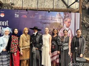 7 Desainer Indonesia Akan Perkenalkan Karya Wastra di FrontRow Paris 2025