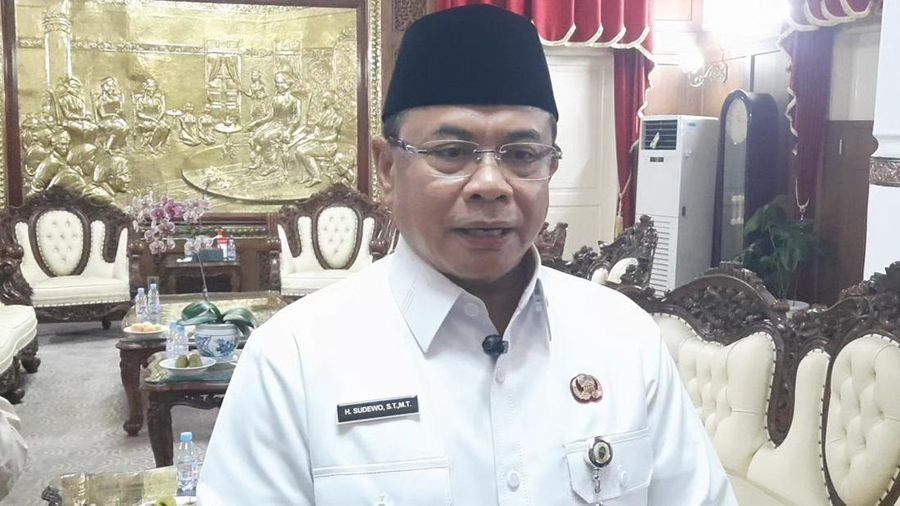 Bupati Pati, Sudewo, saat memberikan keterangan kepada wartawan di Pendopo Kabupaten Pati, Rabu (13/8/2025). (Dok. Detikcom/Dian Utoro Aji)