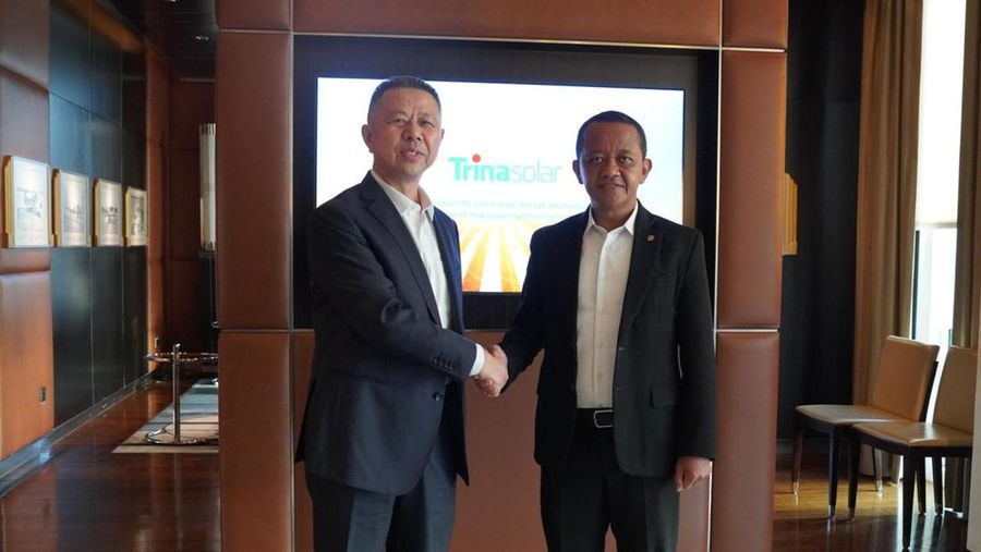 Dalam lawatannya ke Tiongkok, Menteri Energi dan Sumber Daya Mineral (ESDM) Bahlil Lahadalia melakukan pertemuan bilateral dengan perusahaan produsen Solar Photo Voltaik (PV), Trina Solar. (Dok. Kementerian ESDM)