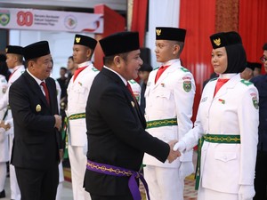 Herman Deru Kukuhkan 50 Paskibraka Sumsel