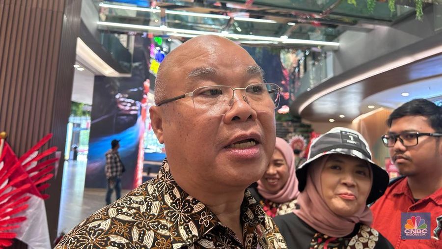 Ketua Umum Asosiasi Pengelola Pusat Belanja Indonesia (APPBI) Alphonzus Widjaja saat ditemui usai acara pembukaan Indonesia Shopping Festival (ISF) di Lippo Mall Nusantara, Jakarta, Kamis (14/8/2025). (CNBC Indonesia/Martyasari Rizky)