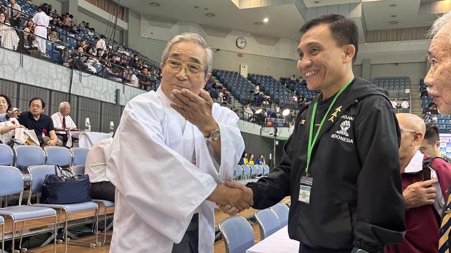 Ketua Umum PB Karate-Do Gojukai Indonesia yang juga Kepala Badan Pendidikan dan Pelatihan Kejaksaan RI Leonard Eben Ezer Simanjuntak di Jepang. (Dok. PB Karate-Do Gojukai Indonesia)
