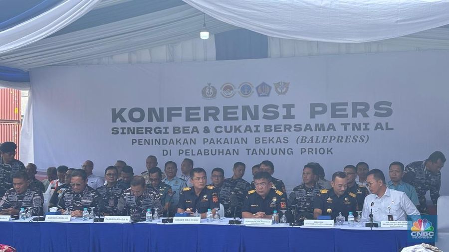 Konferensi Pers Penindankan Balpres di Pelabuhan Tanjung Priok pada Kamis, 14 Agustus 2025 pukul 13.00 WIB di Pelabuhan Tajung Priok. (CNBC Indonesia/Zahwa Madjid)