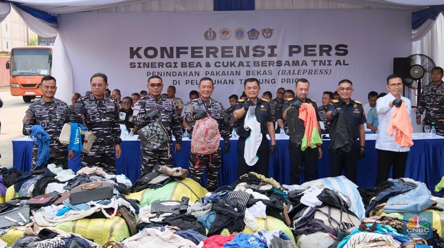 Konferensi Pers Penindankan Balpres di Pelabuhan Tanjung Priok pada Kamis, 14 Agustus 2025 pukul 13.00 WIB di Pelabuhan Tajung Priok. (CNBC Indonesia/Zahwa Madjid)