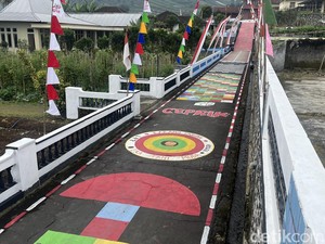 Uniknya Mural Jalan di Dusun Mener Karanganyar, Wisatawan Tergoda buat Mampir