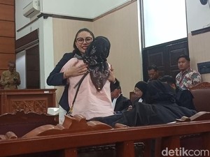 Nikita Mirzani Minta Tolong ke Pengasuh: Titip Arkana dan Azka Ya