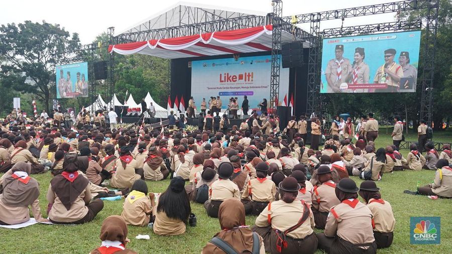 Otoritas Jasa Keuangan (OJK) berkolaborasi bersama Bank Indonesia, Kementerian Keuangan, dan Lembaga Penjamin Simpanan (LPS). menyelenggarakan kegiatan LIKE IT tahun 2025 dengan tema “Generasi Muda Mandiri Finansial, Menuju Indonesia Emas’” di Bumi Perkemahan Cibubur, Jakarta, Kamis, (14/8/2025). (CNBC Indonesia/Muhammad Sabki)