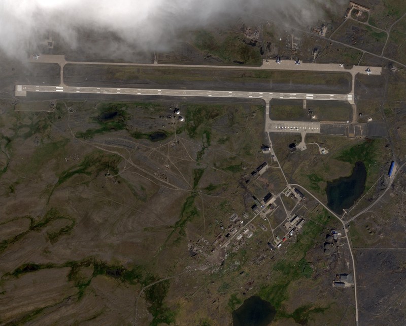 Pemandangan satelit menunjukkan peralatan di lokasi uji Pankovo di Pulau Yuzhny, di kepulauan Laut Barents Novaya Zemlya, Rusia, 7 Agustus 2025. (Planet Labs PBC/Handout via REUTERS)|