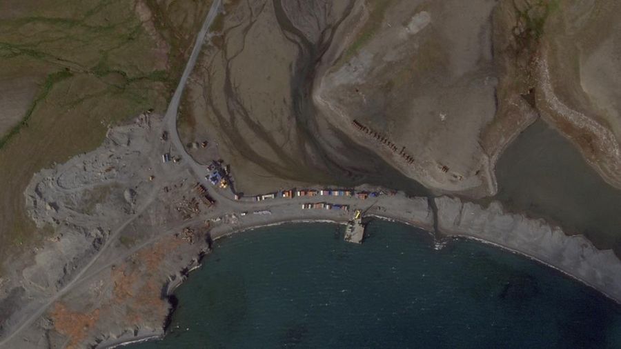 Pemandangan satelit menunjukkan peralatan di lokasi uji Pankovo di Pulau Yuzhny, di kepulauan Laut Barents Novaya Zemlya, Rusia, 7 Agustus 2025. Pemandangan satelit menunjukkan peralatan di lokasi uji Pankovo di Pulau Yuzhny, di kepulauan Laut Barents Novaya Zemlya, Rusia, 7 Agustus 2025. (Planet Labs PBC/Handout via REUTERS)|