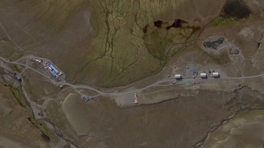 Pemandangan satelit menunjukkan peralatan di lokasi uji Pankovo di Pulau Yuzhny, di kepulauan Laut Barents Novaya Zemlya, Rusia, 7 Agustus 2025. (Planet Labs PBC/Handout via REUTERS)|
