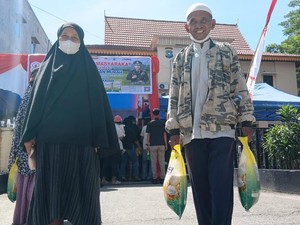 Warga Pekanbaru Antusias Beli Beras di Operasi Pasar: Alhamdulillah Murah