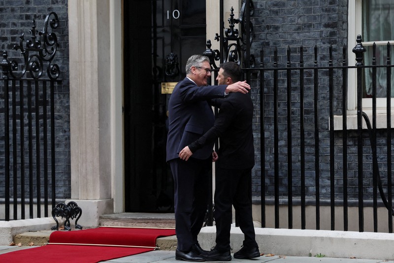 Presiden Ukraina Volodymyr Zelensky akan bertemu Perdana Menteri Inggris Keir Starmer di London, Kamis (14/8/2025). (REUTERS/Suzanne Plunkett)