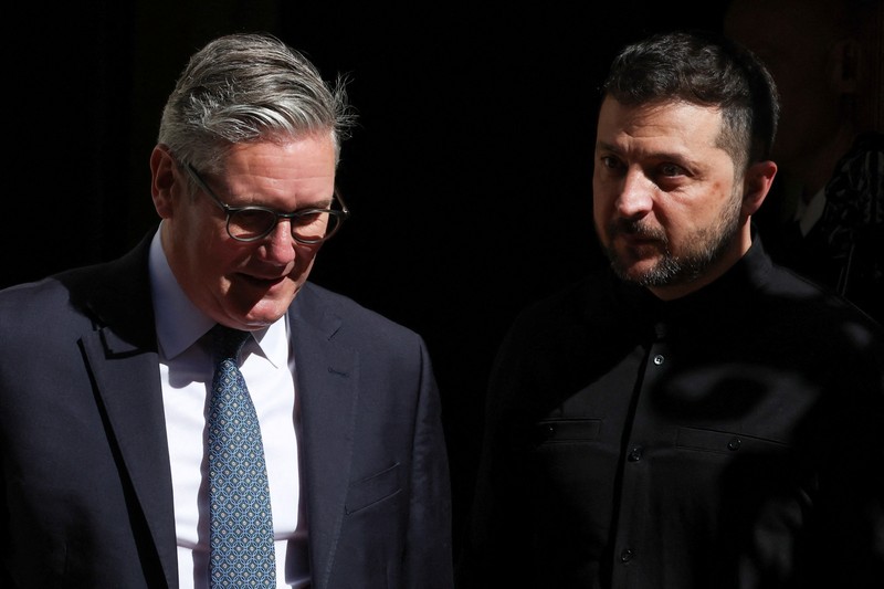 Presiden Ukraina Volodymyr Zelensky akan bertemu Perdana Menteri Inggris Keir Starmer di London, Kamis (14/8/2025). (REUTERS/Suzanne Plunkett)