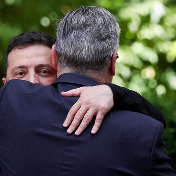 Potret Zelensky Temui PM Inggris, Waspada