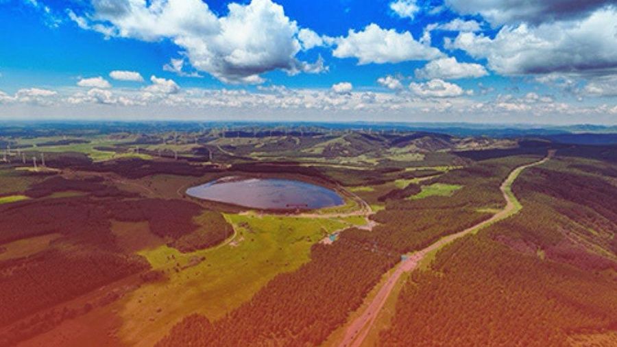 Saihanba di Chengde, Hebei, kini jadi hutan buatan terbesar dunia seluas 76.700 hektare, dengan 82% tutupan hijau hasil puluhan tahun penghijauan. (Instagram/chinaembassy_indonesia)
