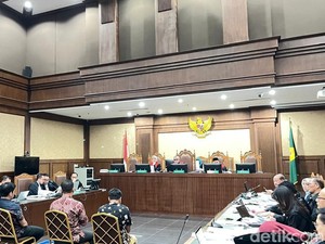 Hakim Tegur Penilai Aset PT JN di Sidang ASDP: Seharusnya Profesional Saja