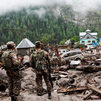 Potret Hujan Dahsyat Porak-porandakan Kashmir, 60 Tewas Ditelan Banjir
