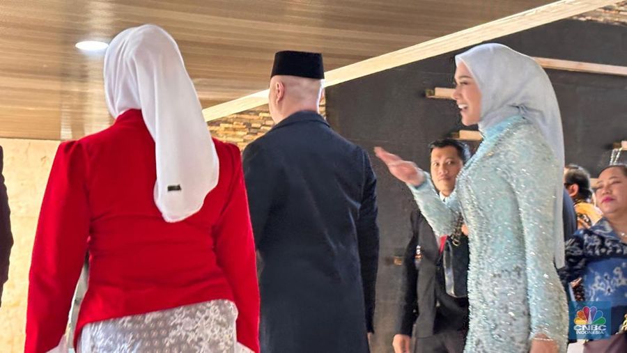 Wakil Presiden (Wapres) Gibran Rakabuming Raka tiba untuk menghadiri Sidang Tahunan 2025 di Gedung MPR/DPR RI, Jakarta, Jumat (15/8/2025). (Tangkapan Layar Youtube/DPR RI)