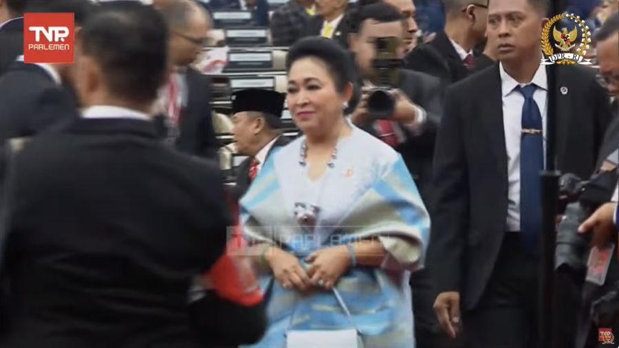 Wakil Presiden (Wapres) Gibran Rakabuming Raka tiba untuk menghadiri Sidang Tahunan 2025 di Gedung MPR/DPR RI, Jakarta, Jumat (15/8/2025). (Tangkapan Layar Youtube/DPR RI)