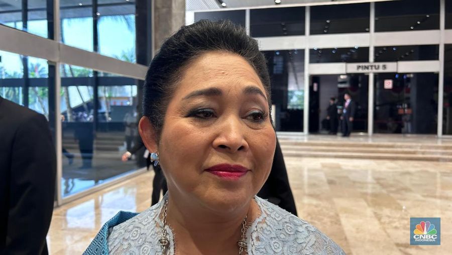 Anggota Komisi IV DPR RI, Titiek Soeharto usai menghadiri Sidang Tahunan 2025 di Gedung MPR/DPR RI, Jakarta, Jumat (15/8/2025). (CNBC Indonesia/Martyasari Rizky)