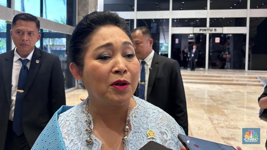 Anggota Komisi IV DPR RI, Titiek Soeharto usai menghadiri Sidang Tahunan 2025 di Gedung MPR/DPR RI, Jakarta, Jumat (15/8/2025). (CNBC Indonesia/Martyasari Rizky)