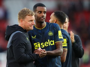 Howe: Newcastle Harus Siap Lanjutkan Hidup Tanpa Isak