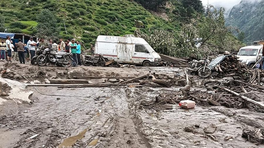 Rescuers inspect the site of a flashflood at a village in Kishtwar district on August 14, 2025. Powerful torrents driven by intense rain smashed into a Himalayan mountain village in Indian-administered Kashmir and killed at least 46 people on August 14, a top disaster management official told AFP. (Photo by Imran Shah / AFP)