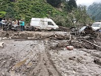Hujan Dahsyat Mendadak, Puluhan Tewas Tersapu Banjir-Ratusan Hilang