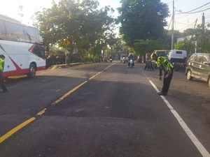 Pemotor Tewas Adu Jangkrik dengan Mobil Disopiri Polisi di Jembrana