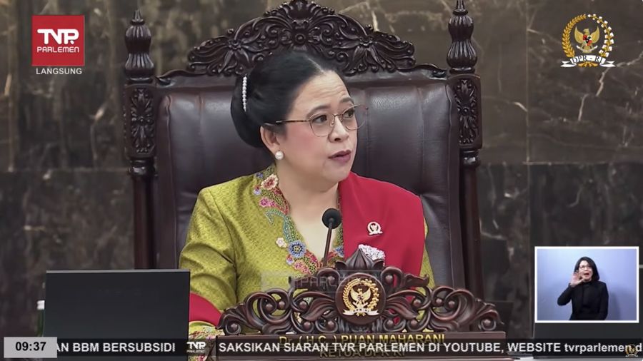 Ketua DPR RI, Puan Maharani (tengah) saat dalam Sidang Tahunan 2025 di Gedung MPR/DPR RI, Jakarta, Jumat (15/8/2025). (Tangkapan Layar Youtube/DPR RI)
