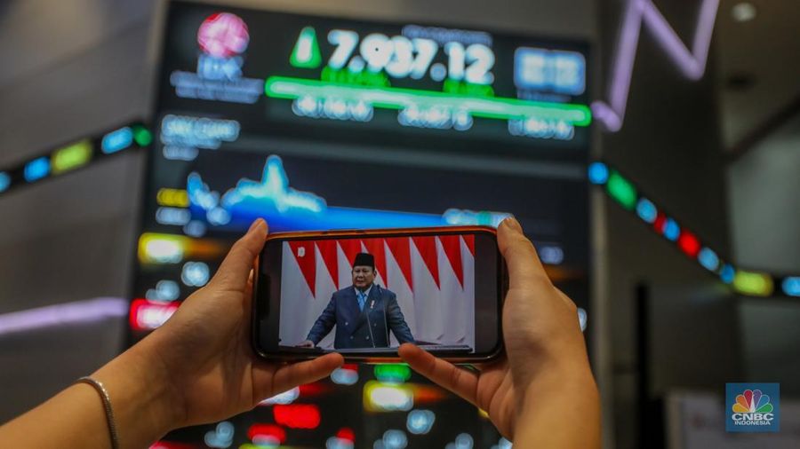 Layar menampilkan pergerakan Indeks Harga Saham Gabungan (IHSG) di Gedung Bursa Efek Indonesia, Jakarta. Layar menampilkan pergerakan Indeks Harga Saham Gabungan (IHSG) di Gedung Bursa Efek Indonesia, Jakarta, Jumat (15/8/2025). (CNBC Indonesia/Faisal Rahman)