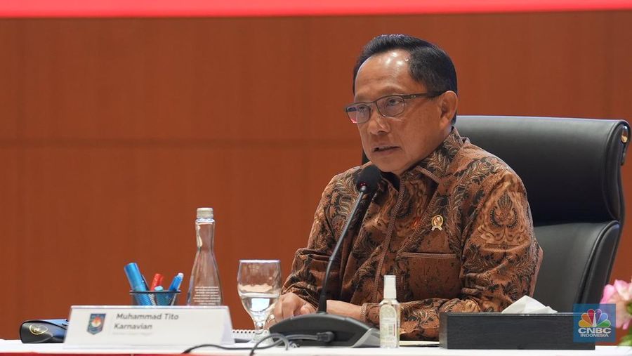 Menteri Dalam Negeri, Muhammad Tito Karnavian dalam konferensi pers RAPBN & Nota Keuangan Tahun Anggaran 2026 di Aula Chakti Budhi Bhakti (CBB), Kantor Pusat Direktorat Jenderal Pajak, Jakarta, Jumat, (15/8/2025). (CNBC Indonesia/Muhammad Sabki)