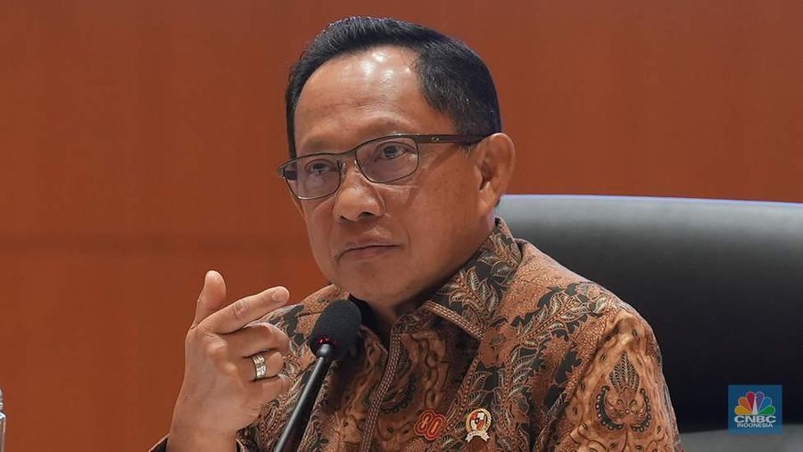 Menteri Dalam Negeri, Muhammad Tito Karnavian dalam konferensi pers RAPBN & Nota Keuangan Tahun Anggaran 2026 di Aula Chakti Budhi Bhakti (CBB), Kantor Pusat Direktorat Jenderal Pajak, Jakarta, Jumat, (15/8/2025). (CNBC Indonesia/Muhammad Sabki)