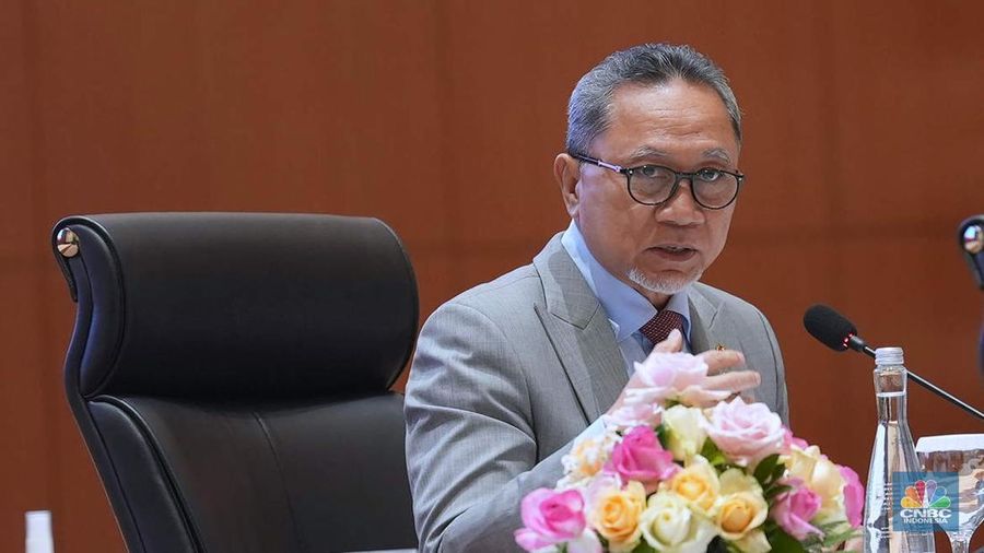 Menteri Koordinator Bidang Pangan, Zulkifli Hasan dalam konferensi pers RAPBN & Nota Keuangan Tahun Anggaran 2026 di Aula Chakti Budhi Bhakti (CBB),  Kantor Pusat Direktorat Jenderal Pajak, Jakarta, Jumat, (15/8/2025). (CNBC Indonesia/Muhammad Sabki)
