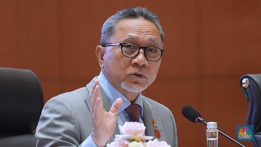 Menteri Koordinator Bidang Pangan, Zulkifli Hasan dalam konferensi pers RAPBN & Nota Keuangan Tahun Anggaran 2026 di Aula Chakti Budhi Bhakti (CBB),  Kantor Pusat Direktorat Jenderal Pajak, Jakarta, Jumat, (15/8/2025). (CNBC Indonesia/Muhammad Sabki)