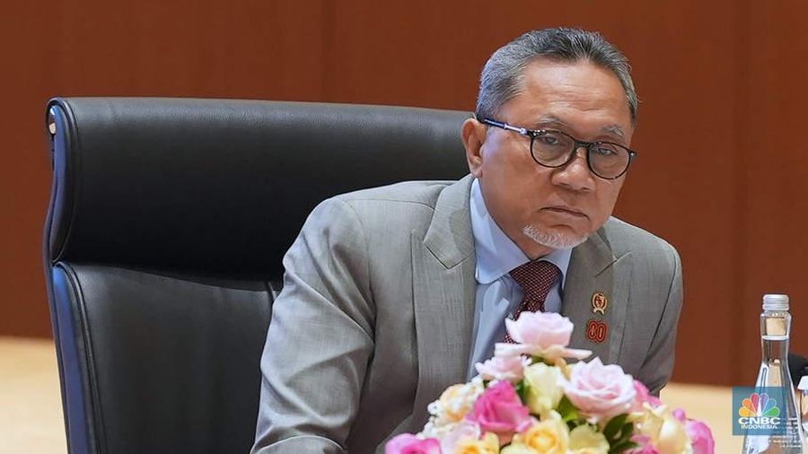 Menteri Koordinator Bidang Pangan, Zulkifli Hasan dalam konferensi pers RAPBN & Nota Keuangan Tahun Anggaran 2026 di Aula Chakti Budhi Bhakti (CBB), Kantor Pusat Direktorat Jenderal Pajak, Jakarta, Jumat, (15/8/2025). (CNBC Indonesia/Muhammad Sabki)