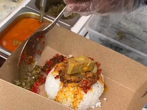 Wajib Cicip Nih, Nasi Padang Keliling Ala Dino di Palembang