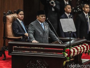 Prabowo Gelontorkan Rp 1.376 T buat Bansos hingga MBG di 2026