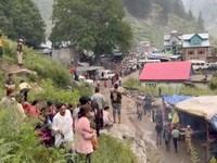 Potret Banjir Bandang Menghantam Usai Hujan Deras, Puluhan Tewas