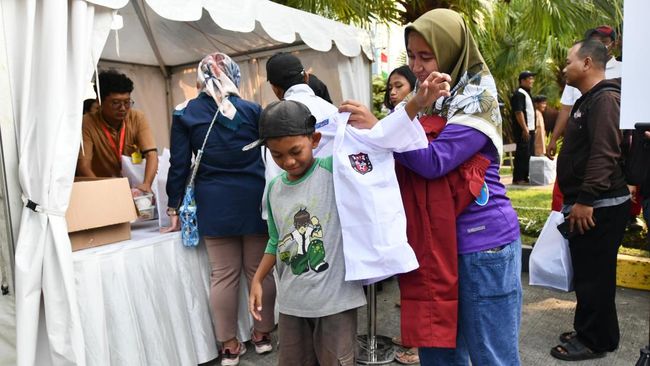 Pertamina Salurkan 1.000 Seragam ke Anak Operator SPBU dan Siswa Difabel