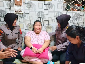 Polwan Bogor Kota Kunjungi Anak Obesitas yang Bermimpi Jadi Polwan, Beri Dukungan