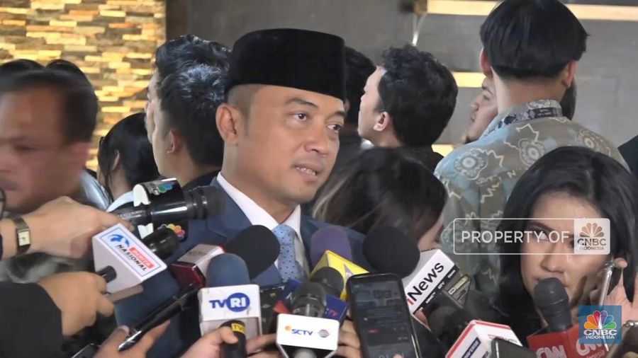 Menteri Sekretaris Negara Prasetyo Hadi mengungkap alasan Presiden RI Prabowo Subianto tidak mengenakan baju adat di Sidang Tahunan MPR.