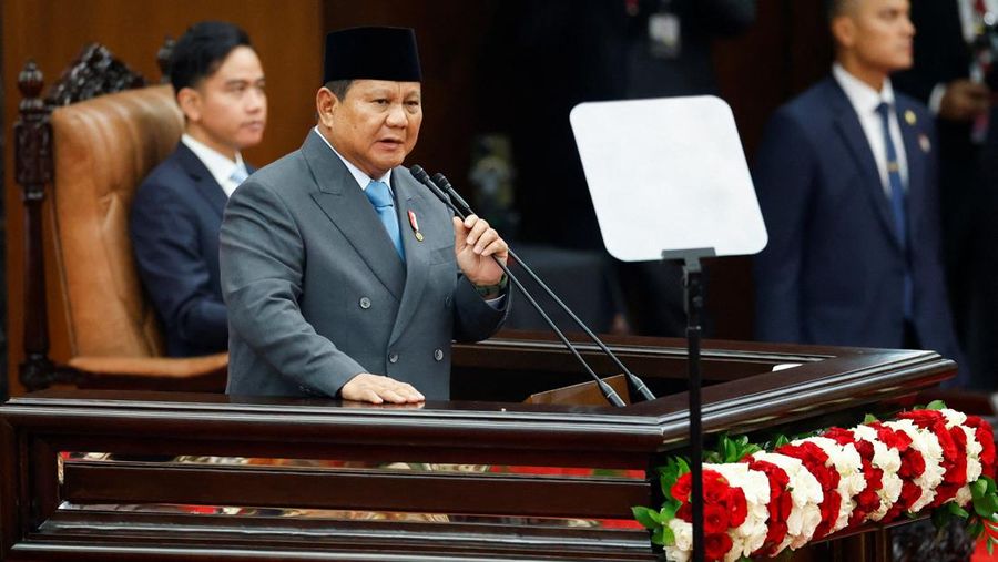 Presiden Indonesia Prabowo Subianto menyampaikan Pidato Kenegaraan tahunannya, menjelang Hari Kemerdekaan negara ini, di Jakarta, Indonesia, 15 Agustus 2025. (REUTERS/Ajeng Dinar Ulfiana/Pool)