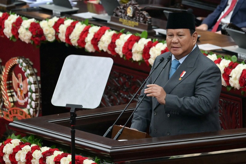 Presiden Indonesia Prabowo Subianto menyampaikan Pidato Kenegaraan tahunannya, menjelang Hari Kemerdekaan negara ini, di Jakarta, Indonesia, 15 Agustus 2025. (REUTERS/Ajeng Dinar Ulfiana/Pool)