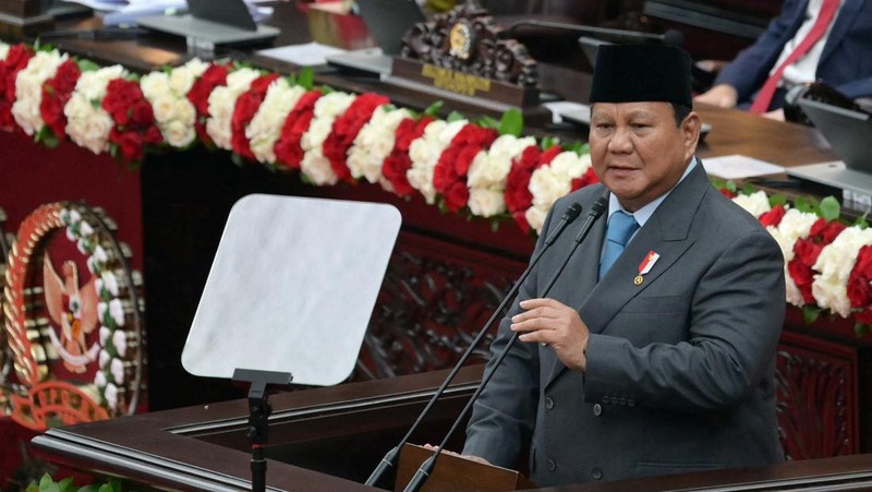 Presiden Indonesia Prabowo Subianto menyampaikan Pidato Kenegaraan tahunannya, menjelang Hari Kemerdekaan negara ini, di Jakarta, Indonesia, 15 Agustus 2025. (REUTERS/Ajeng Dinar Ulfiana/Pool)
